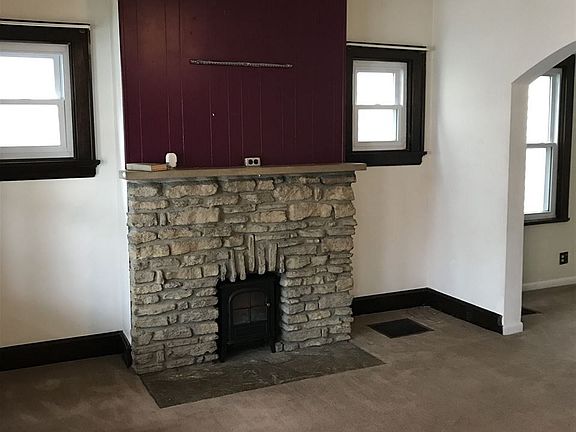 3rd image of 1546 Woodburn Ave