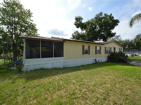2nd image of 3050 Park Cir