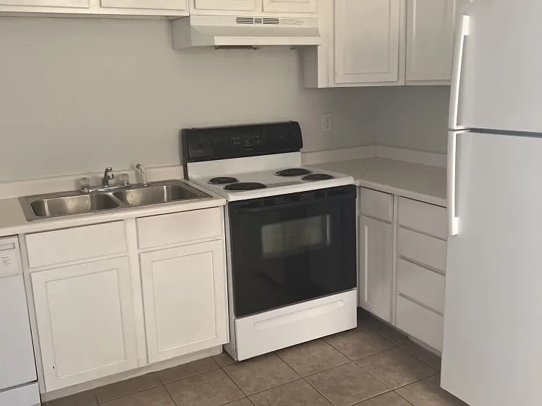 2 bed, 1.5 bath, $1,000 — Photo 10
