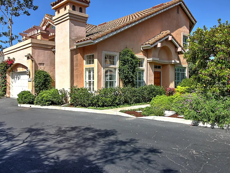 1250 Cravens Ln #3 — Photo 2