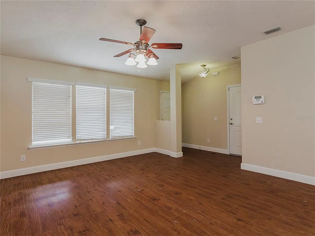 3 bed, 2.0 bath, 1292 sqft, $1,950 — Photo 2