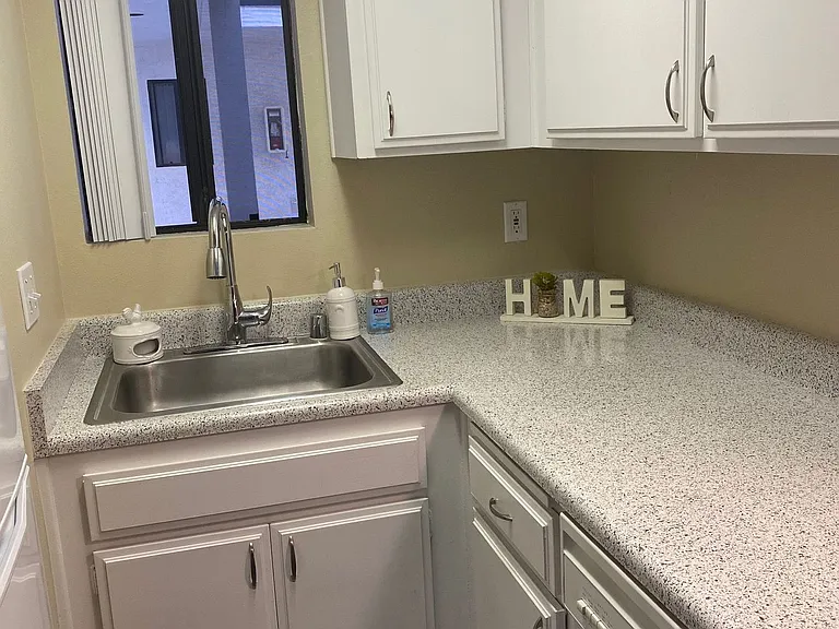 Hillcrest Palms Apartments — Photo 27
