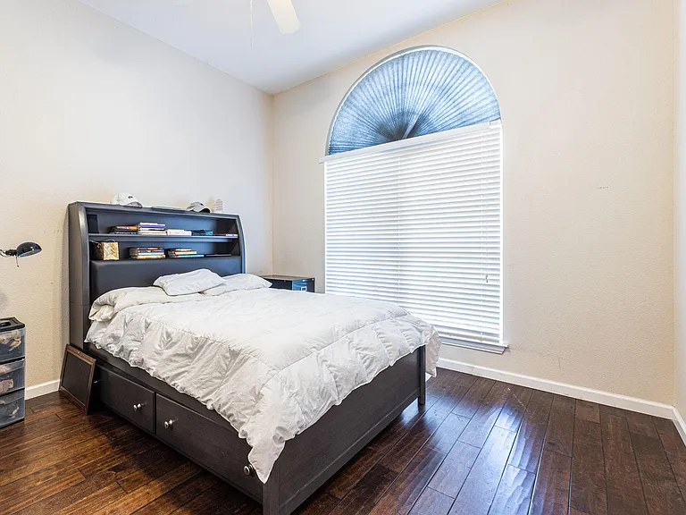608 Laura Ln — Photo 18