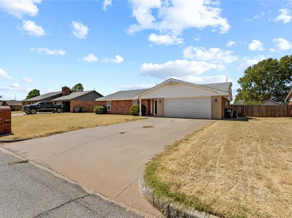 122 Randolph Rd, Clinton, OK 73601
