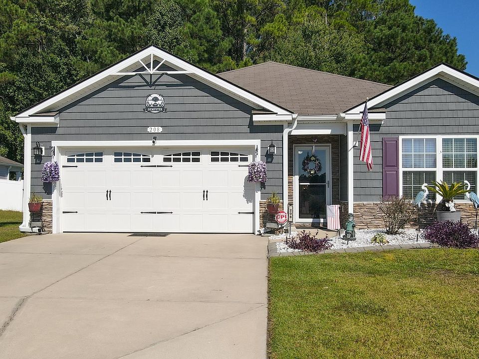 1st image of 208 Oak Leaf Dr.