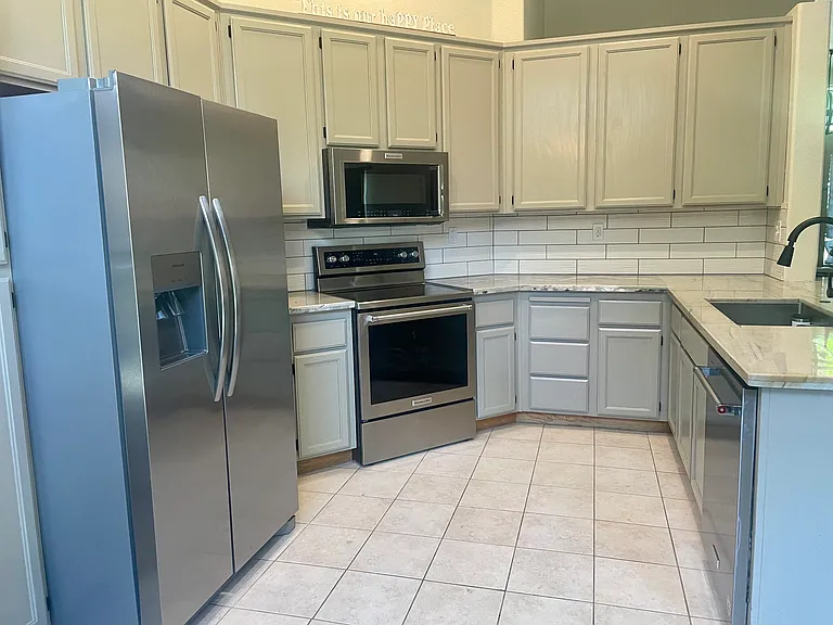 360 Hansen Cir — Photo 6