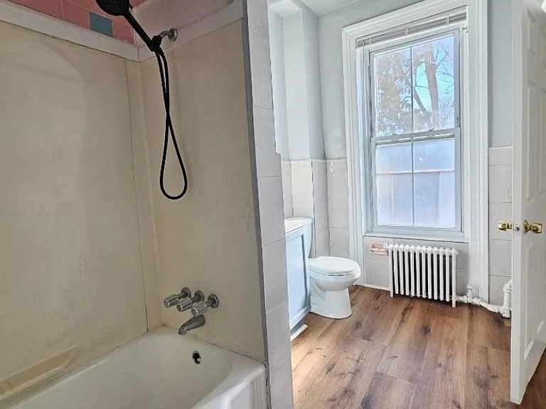 70 Jackson Ave #B — Photo 7