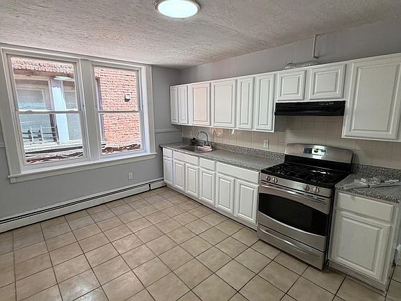 2nd image of 257 Hollywood Ave APT 6