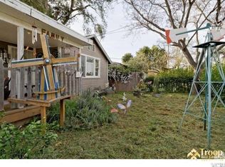 142 Valley Rd, Oak View, CA 93022