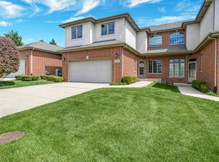 1261 Chestnut Xing, Lemont, IL 60439