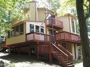 1519 Woodbridge Dr E, Bushkill, PA 18324