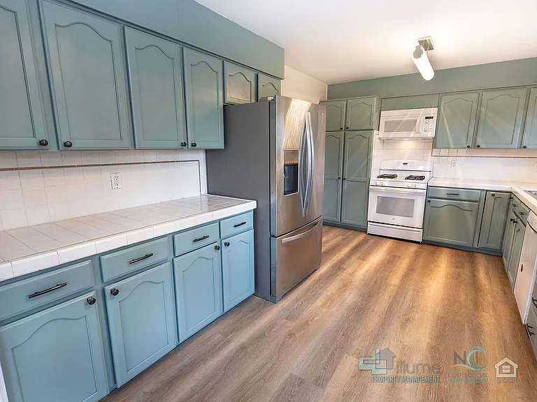242 Hemlock St — Photo 17