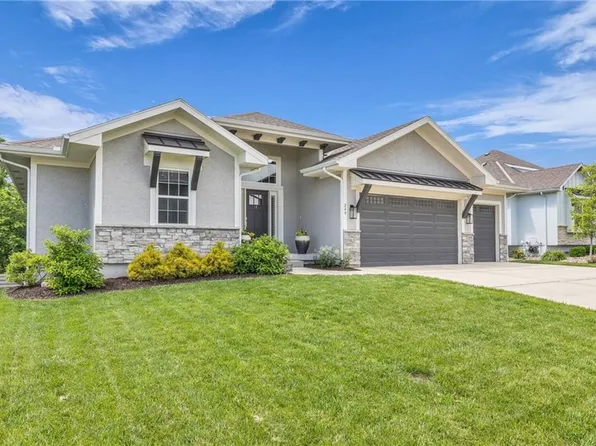 249 S Singletree St, Olathe, KS 66061