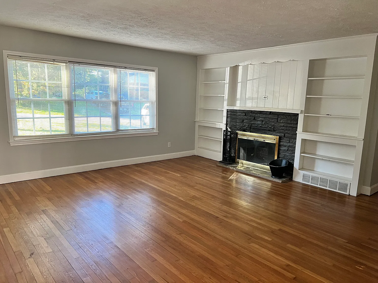 2 bed, 1094 sqft, $1,995 — Photo 3