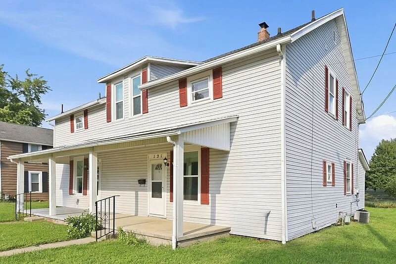3 bed, 1.5 bath, $1,050 — Photo 2