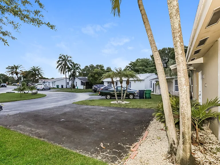4205 SW 137th Ct — Photo 22