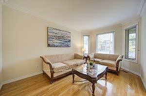 4th image of 182 Finch Ave W