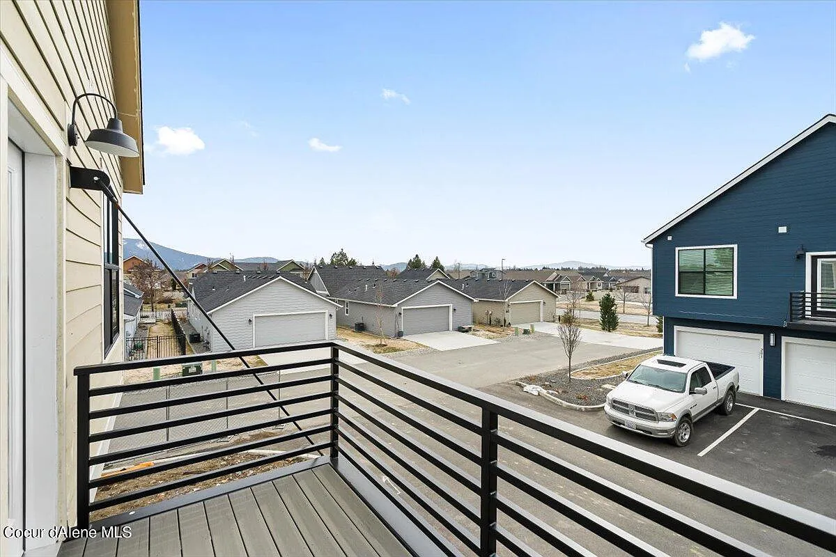 3 bed, 2300 sqft, $2,100 — Photo 4
