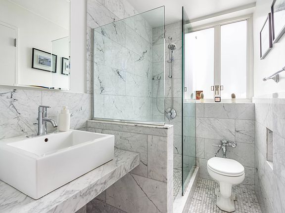 5th image of 160 7th Ave #508