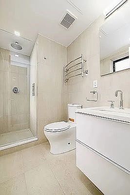 5th image of 146 Mulberry St Room 1