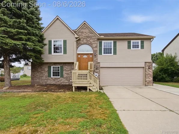 38529 Terry Ln, Westland, MI 48185