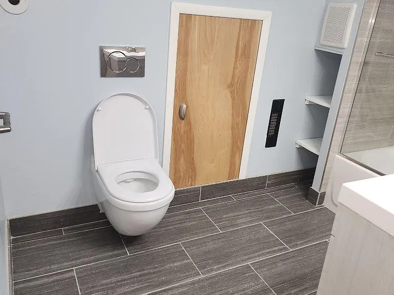 2nd floor bathroom
