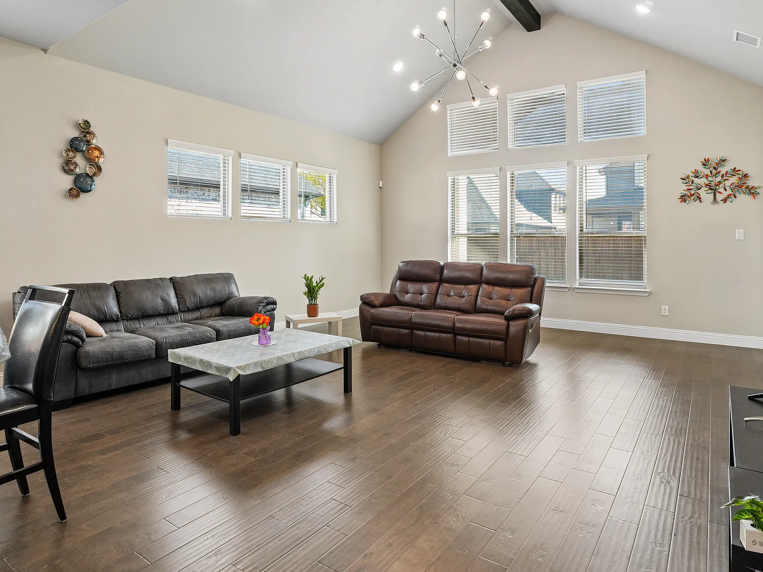 5 bed, 3445 sqft, $4,500 — Photo 3