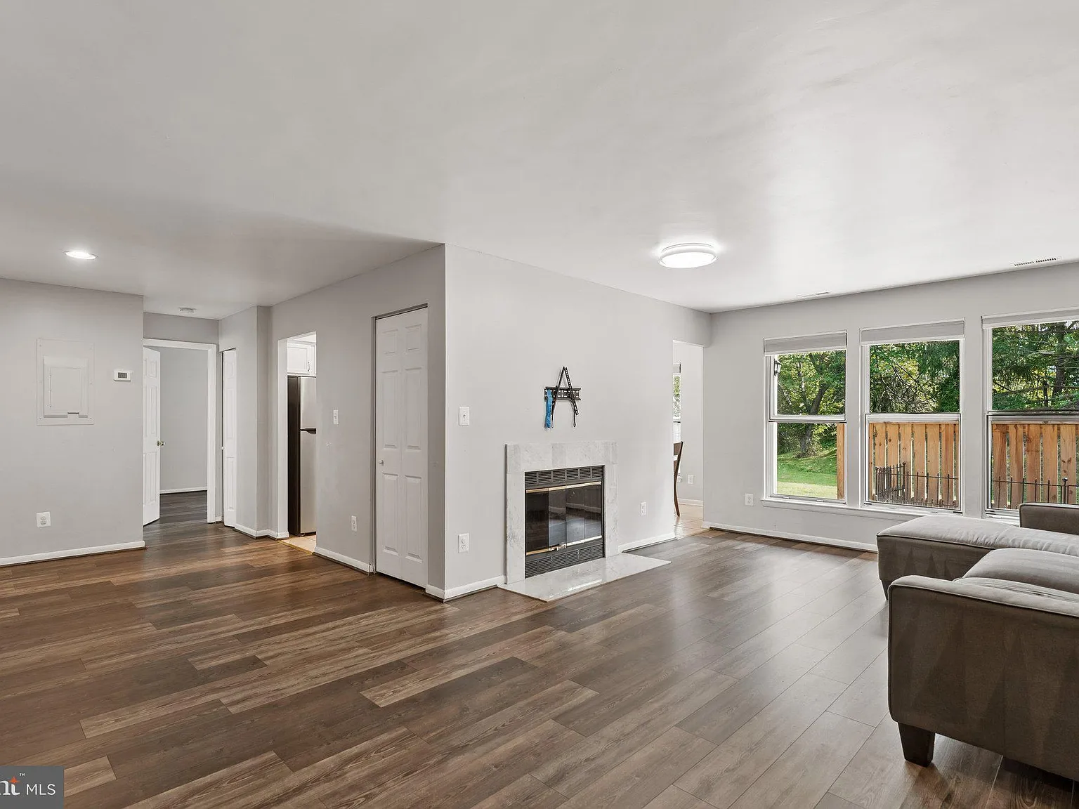 1 bed, 1.0 bath, 927 sqft, $2,200 — Photo 3