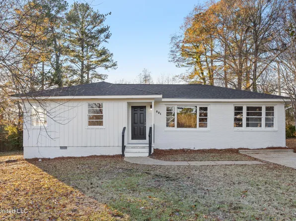221 Lakeview Dr, Tupelo, MS 38801