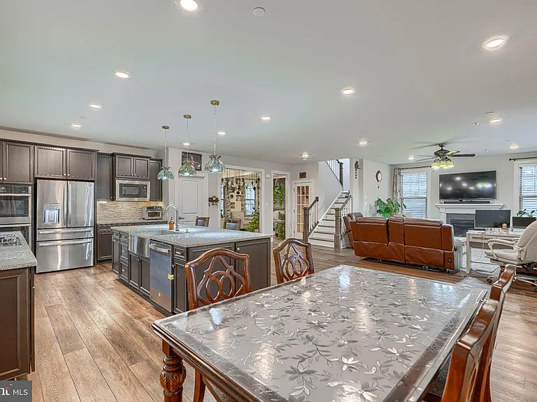 7142 Starmount Way — Photo 29