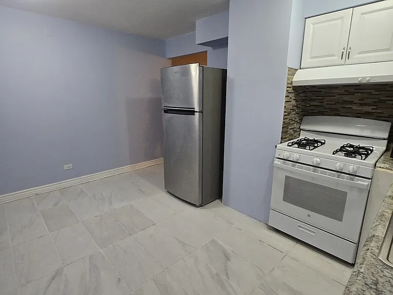 8030 N Knox Ave #2W — Photo 1