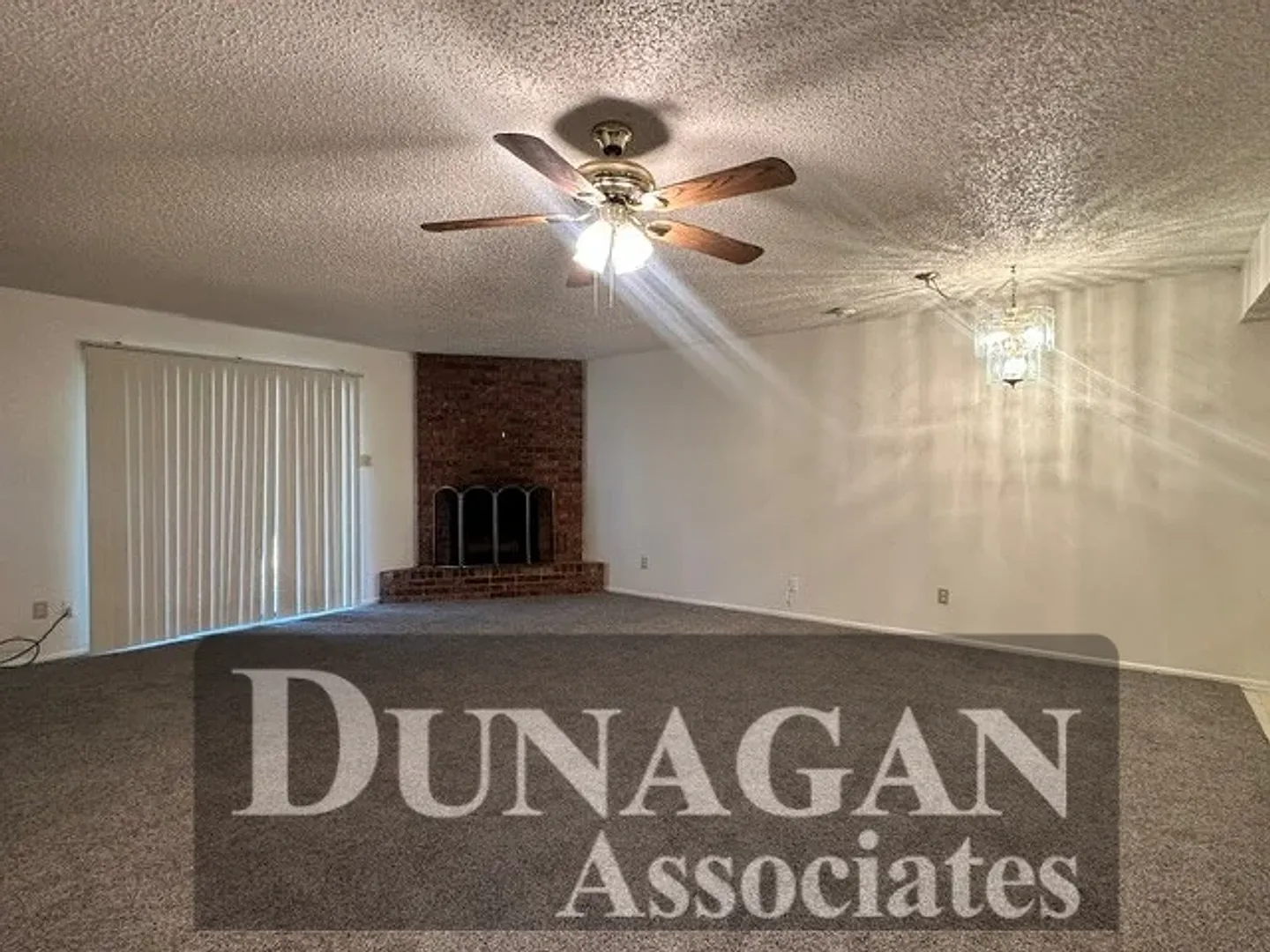 2 bed 2 bath condo - Due to HOA regulations tenants must be 35 years or older. — Photo 2