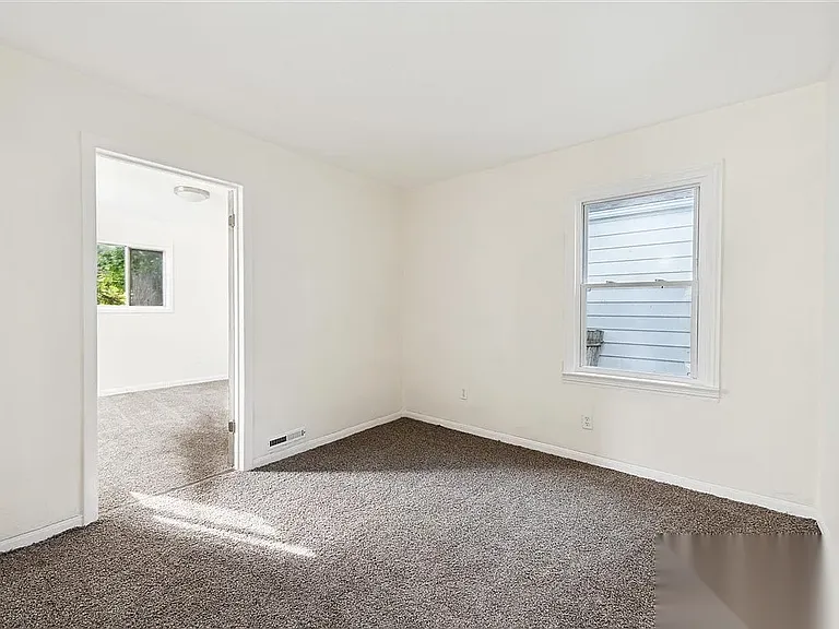 909 Turner Ave — Photo 12