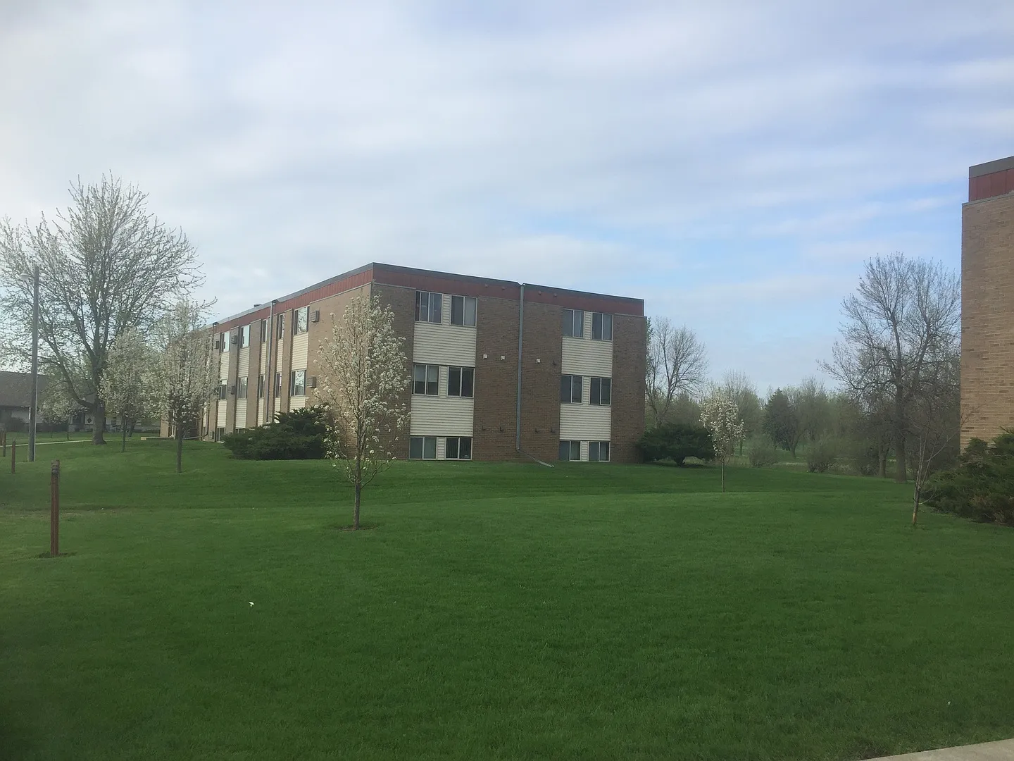 Golf Park Apartments — Photo 3