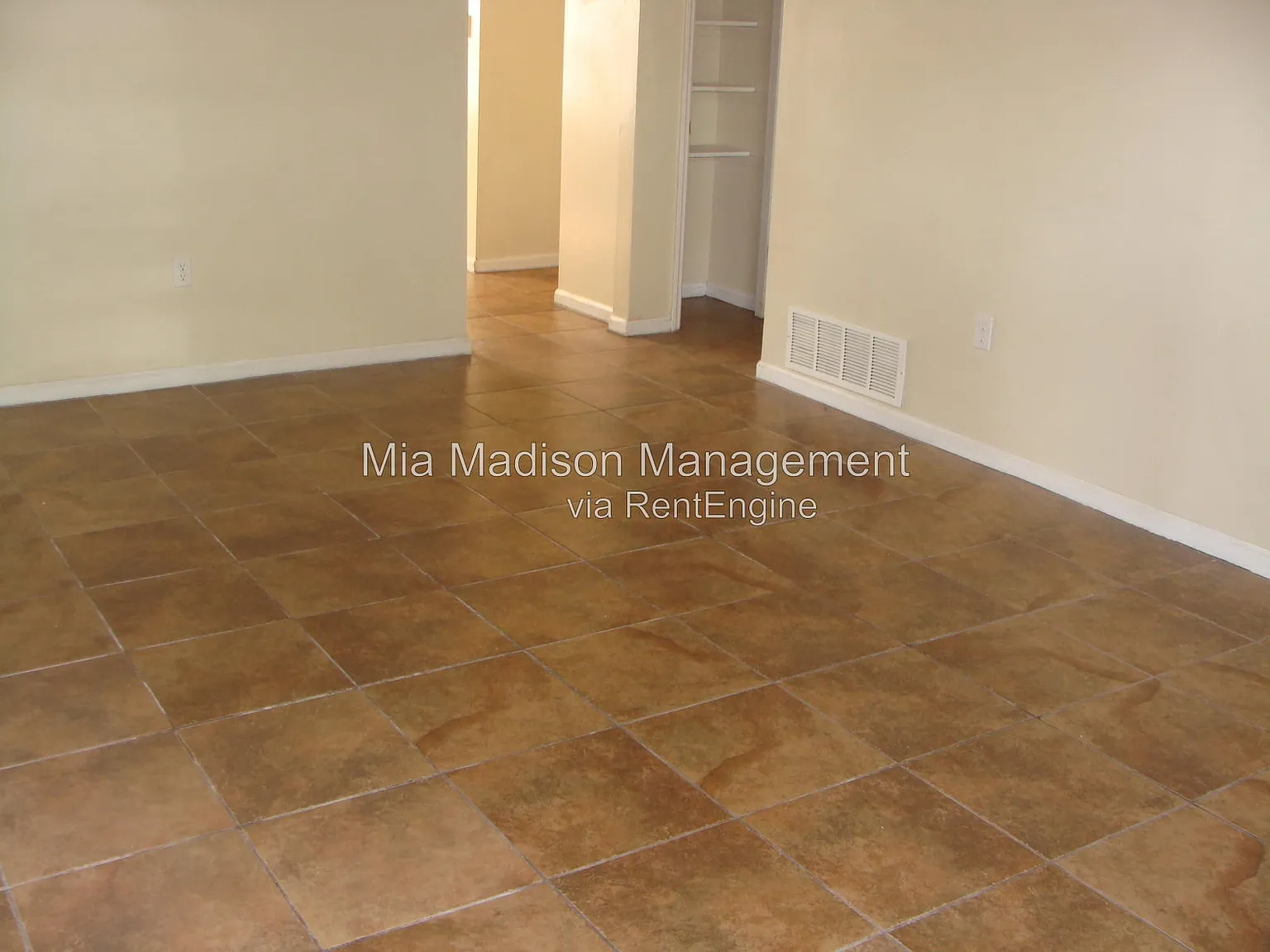2 bed, 1.0 bath, 800 sqft, $1,200 — Photo 3