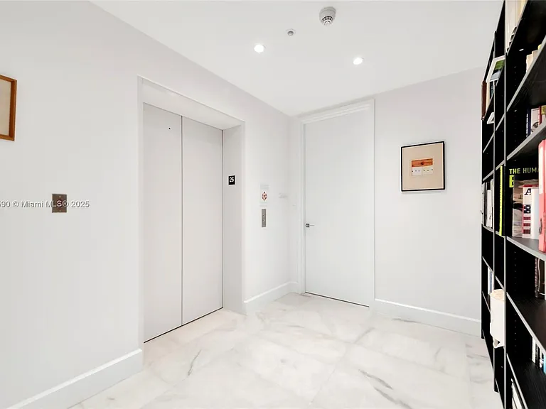 700 NE 24th St #2603 — Photo 17