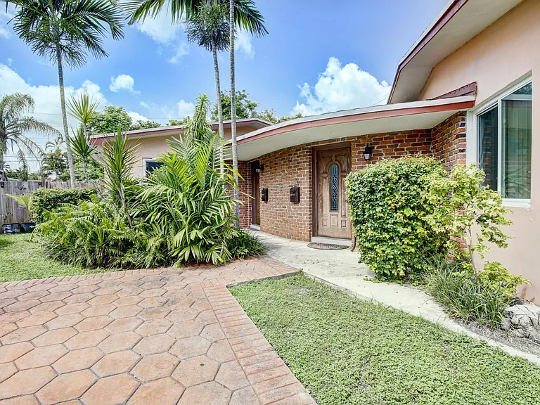 8930 SW 149th Ter — Photo 3