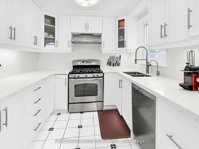 72 Gayla St — Photo 9
