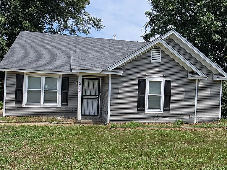 2504 Redvers Ave — Photo 1