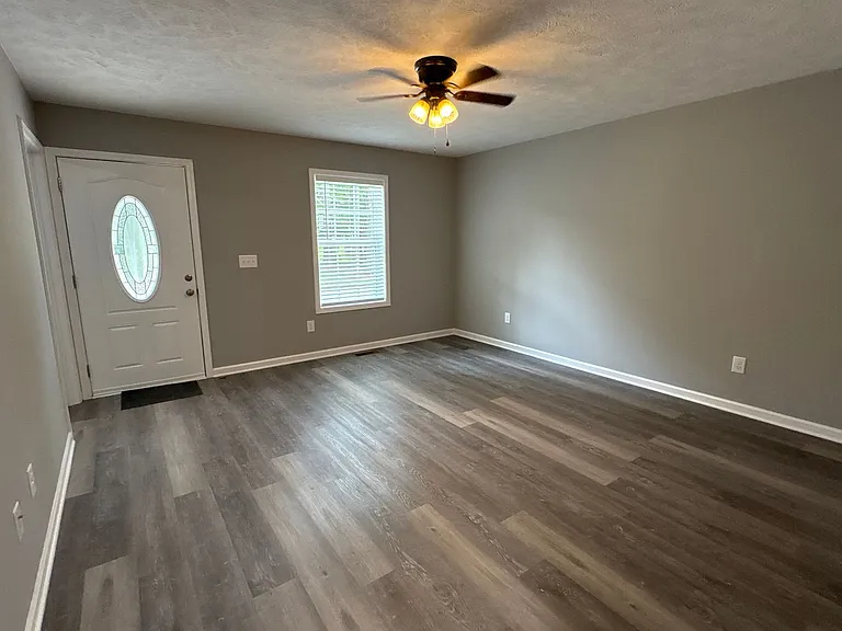 428 W Waggoner St — Photo 4