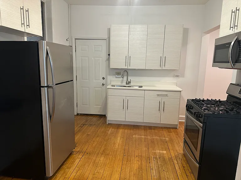 1350 N Greenview Ave #GF — Photo 2