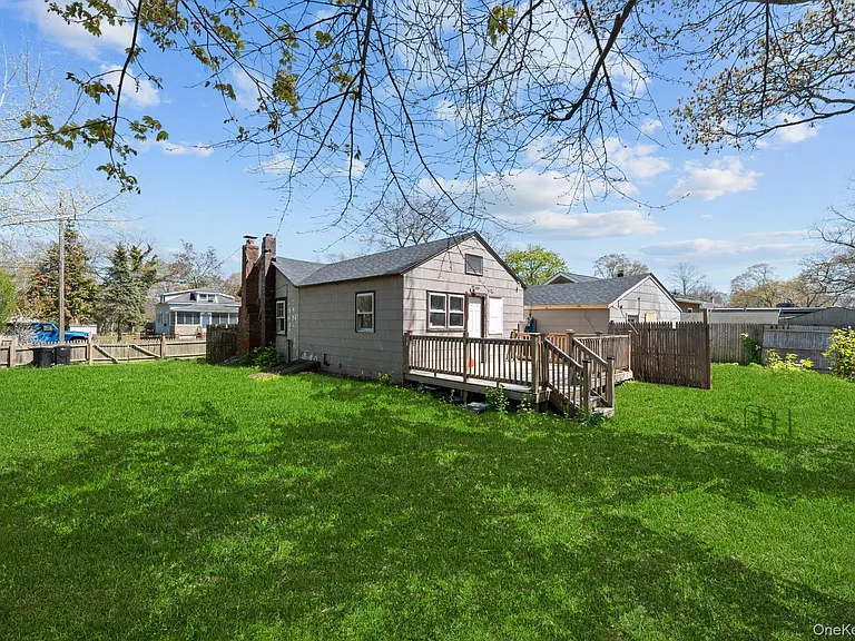 12 Hackensack Rd — Photo 2