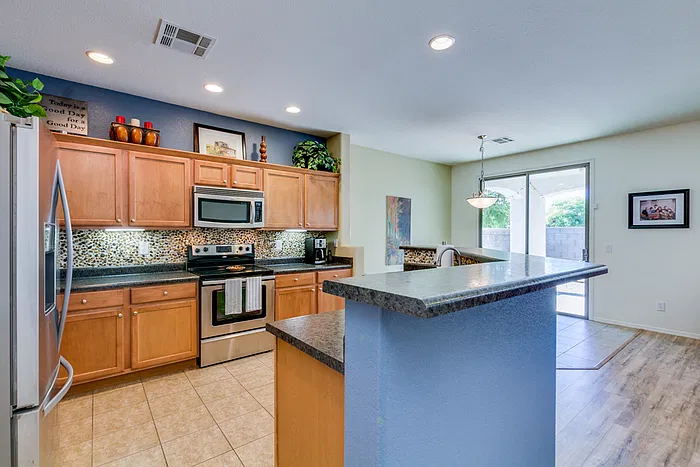 4 bed, 2.5 bath, 2237 sqft, $2,175 — Photo 3