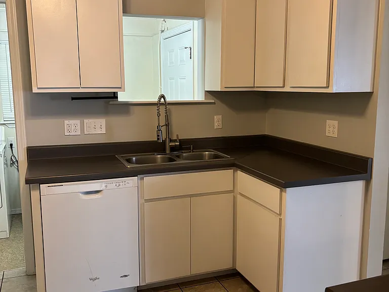 1208 N Ross Ave #A — Photo 14