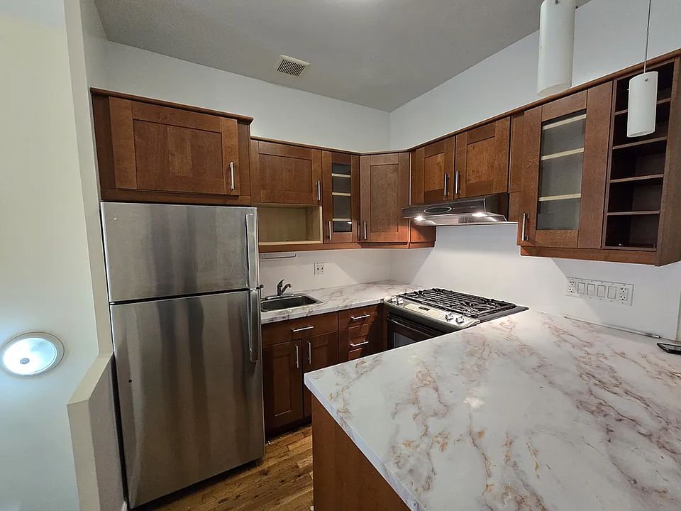 1st image of 438 E 66th St