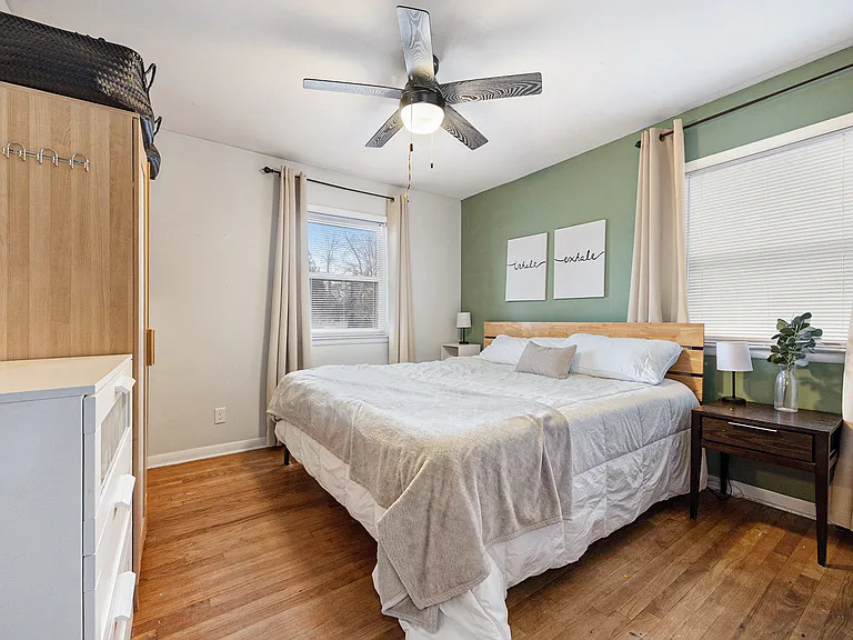 2427 Sinclair Ave NE — Photo 6