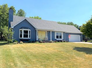 4 School St, Fisher, IL