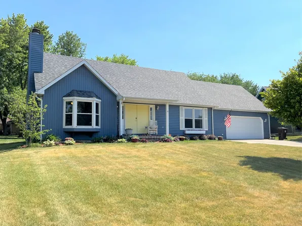 4 School St, Fisher, IL 61843