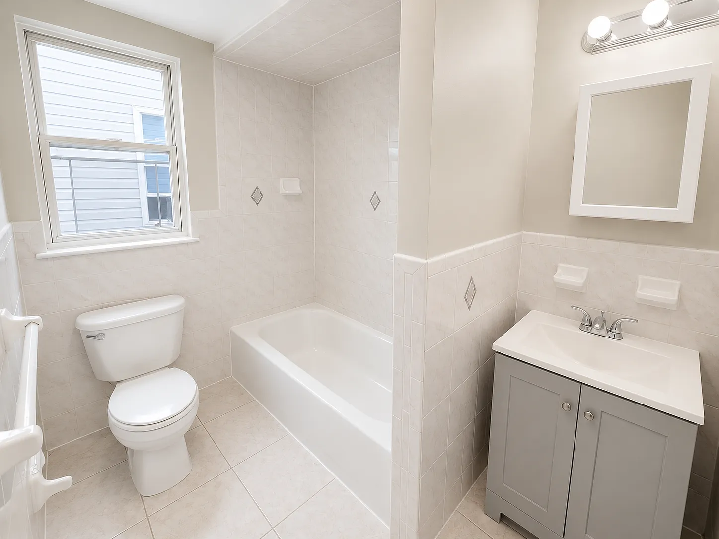 4 bed, 1350 sqft, $2,445 — Photo 4