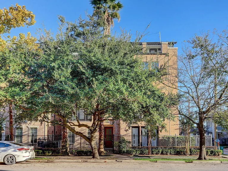 3913 Austin St — Photo 3